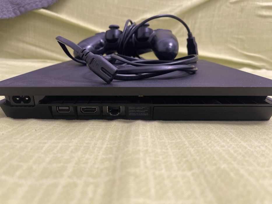 Vand Playstation 4 Slim 1 Tb