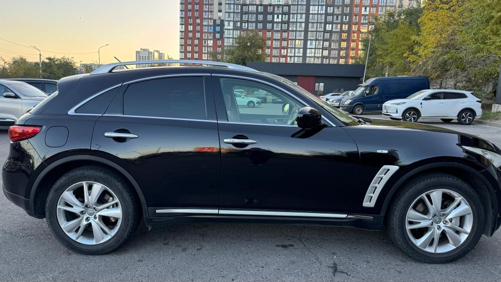 Продам Инфинити QX70
