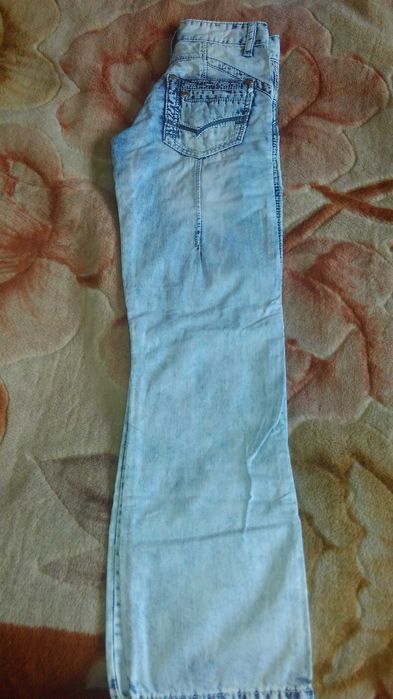 Продам джинсы новые