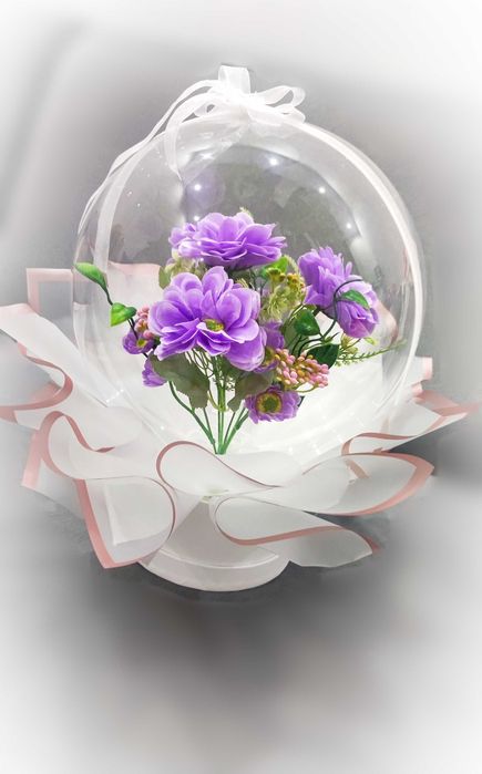 Подаръчна кутия с кристален балон и цветя, бонбони, плюшена играчка