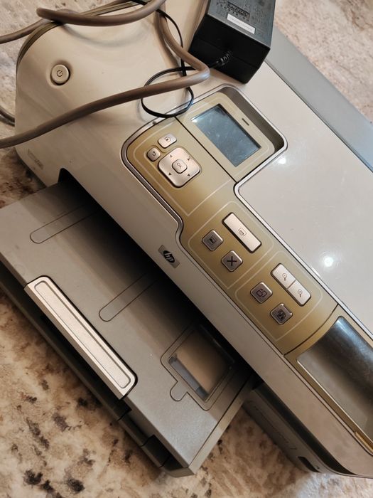 Продам цветной принтер HP