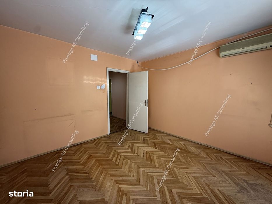 Apartament 4 camere, parter inalt zona Punctele Cardinale - Central