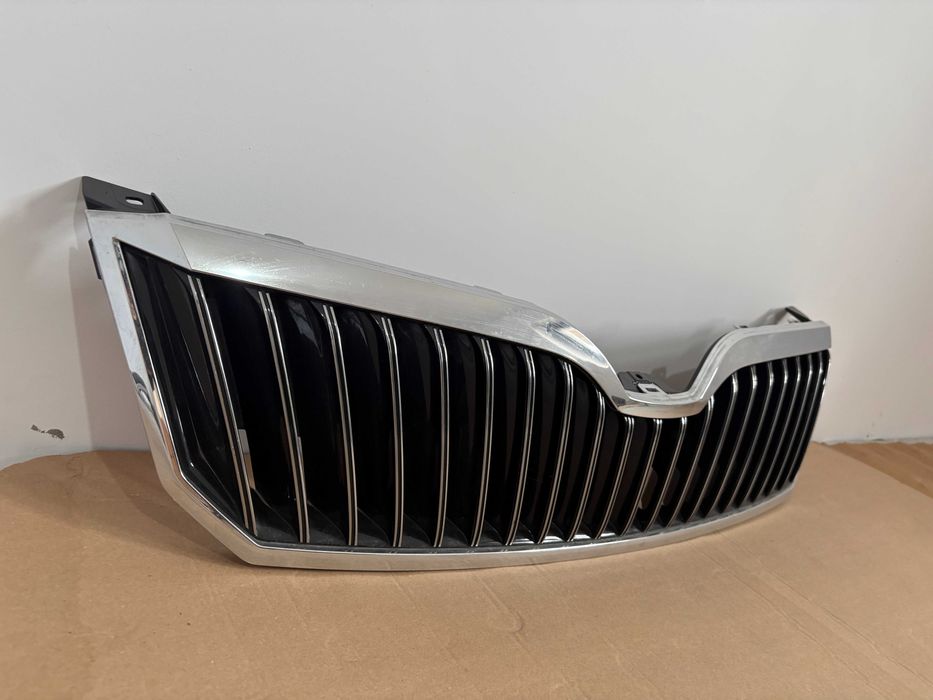 Grila radiator Skoda Superb 2 facelift dupa 2013 cod 3T0853668B