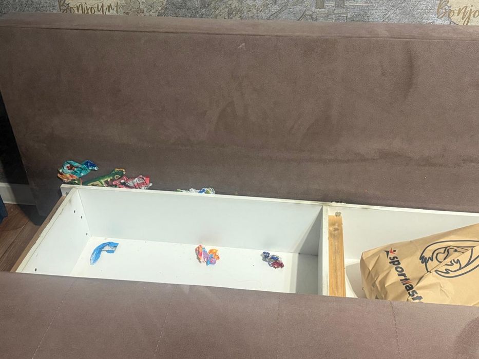 Срочно пролам диван