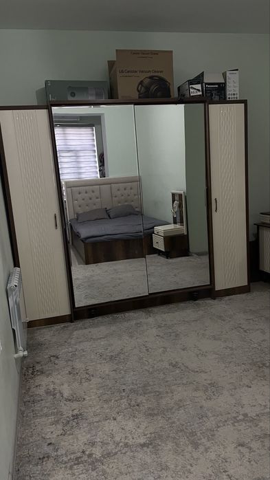 Spalni kamplekt, yangi juda kam ishlatilgan. Matrasi bilan birga.