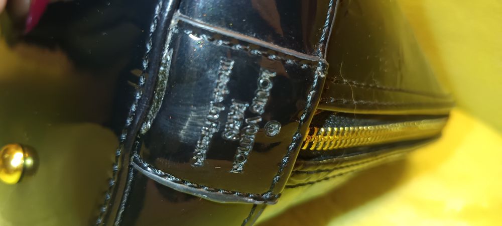 Vând geantă tip Alma, lac negru, stil Louis Vuitton.