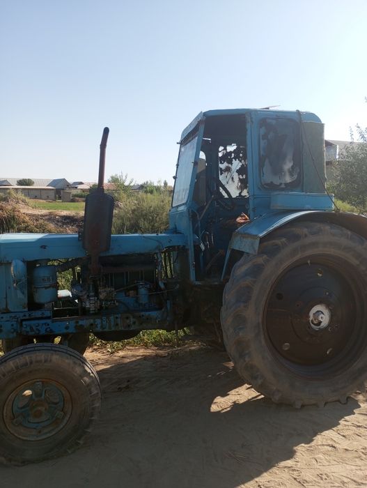 Traktor sotiladi