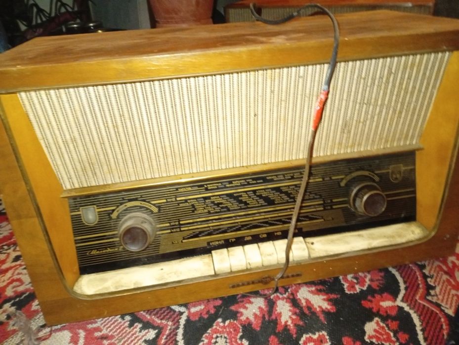 Ретро работещ  радиоапарат мелодия 2