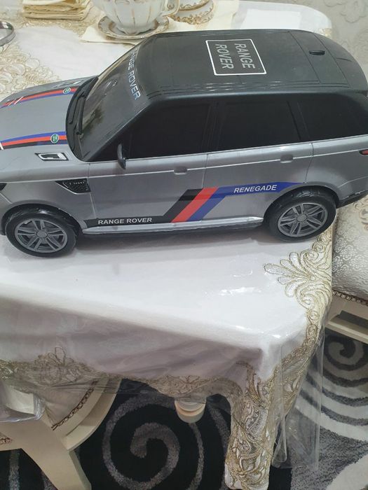 Игрушечная машина новая