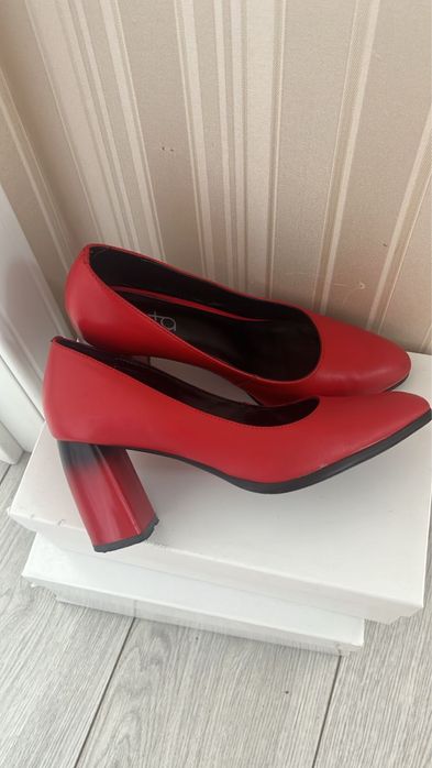 Продам туфли из натуральной кожи