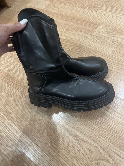 Продам осенние женские ботинки
