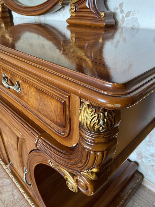 Продам камод с зерколом и горку