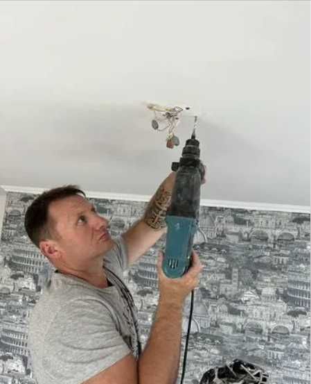 Услуги электрика 24/7 срочный выезд. Электрик Астана. Приеду быстро