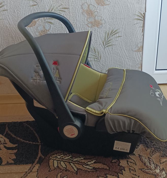 Столче за кола за новородено