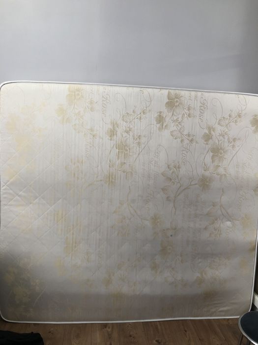 Матрас  размер 180 на 200  отдам