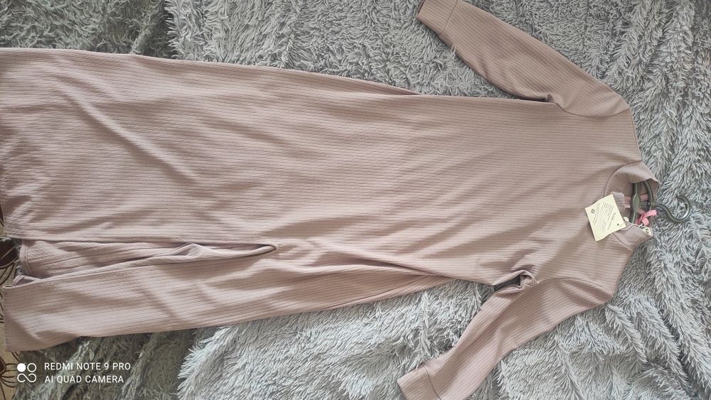 Платье длинное с разрезом