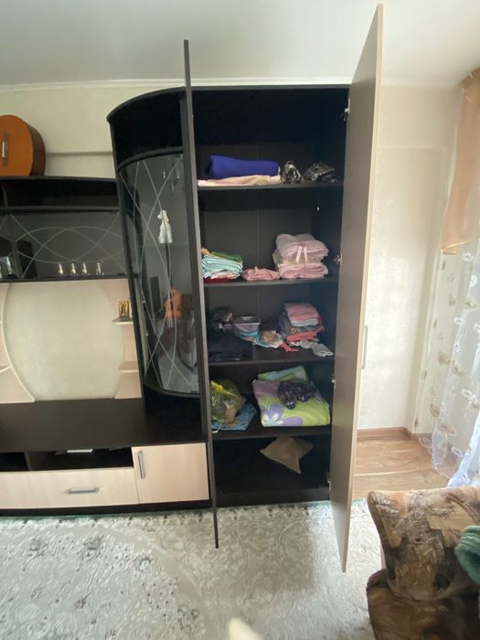 Продается стенка в гостиную