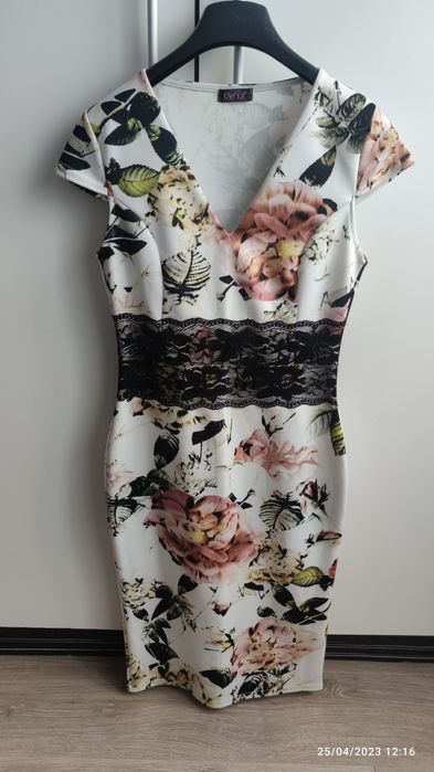 Прекрасна рокля с