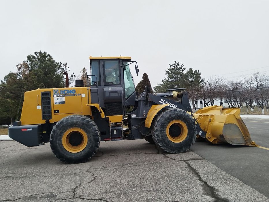 Фронтальный погрузчик  3.2  кубли сотилади