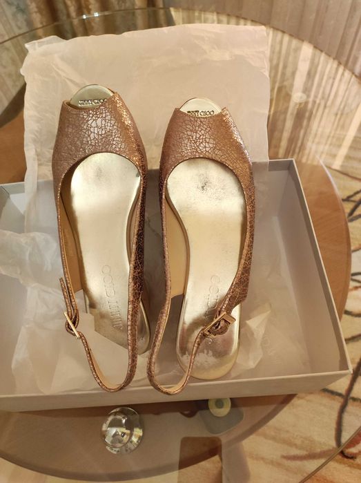 Продавам обувки Jimmy choo