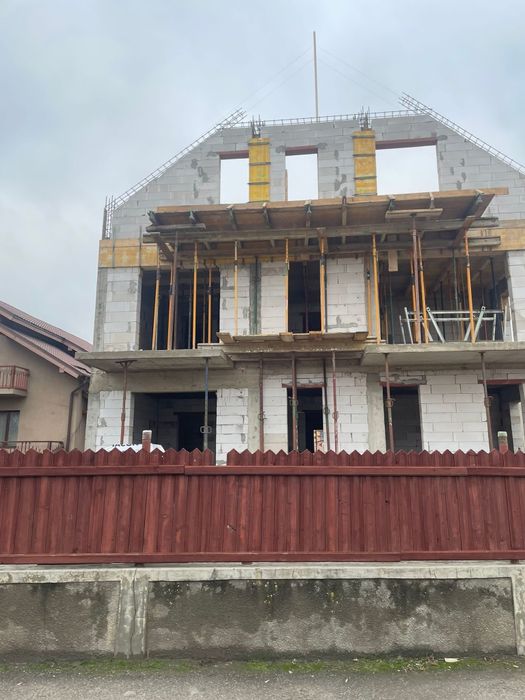 Echipa ex: case in roșu sau la cheie