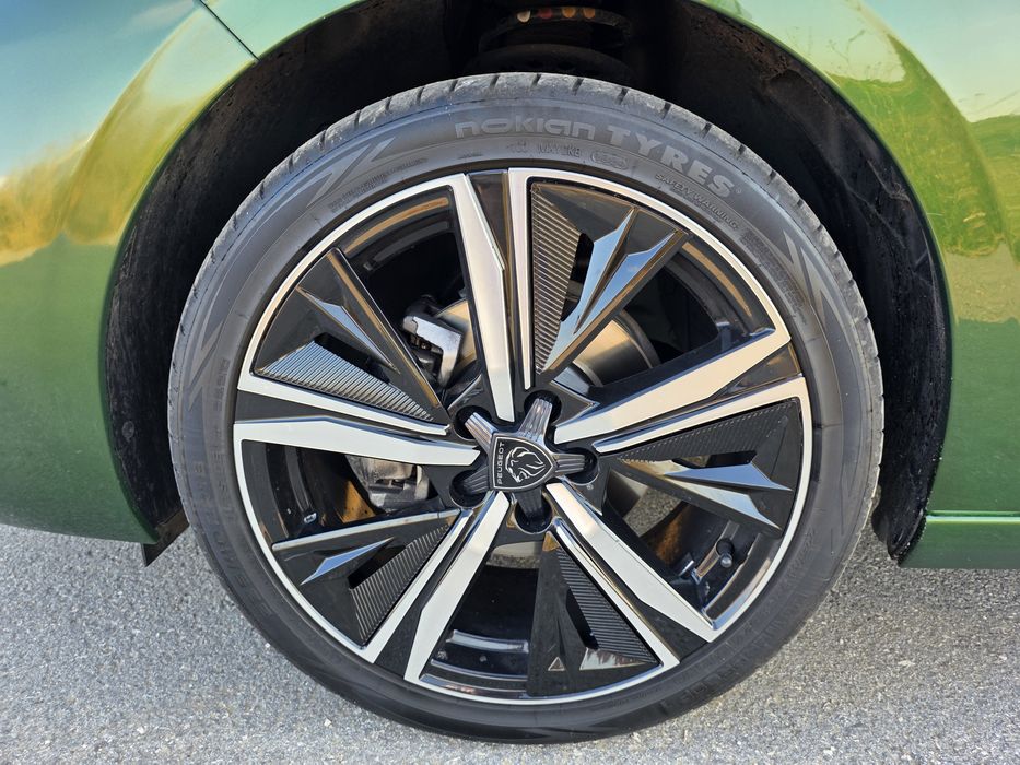 Peugeot 308 1.2i 130 к.с. 2022 - Пежо 308