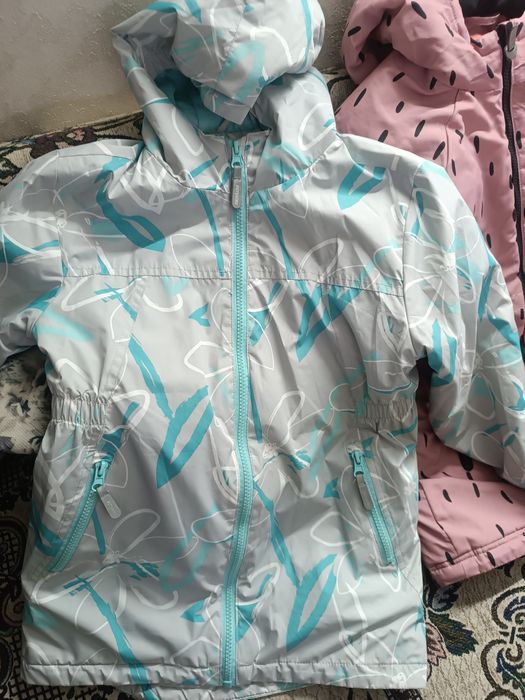 Продам куртки детские для девочек