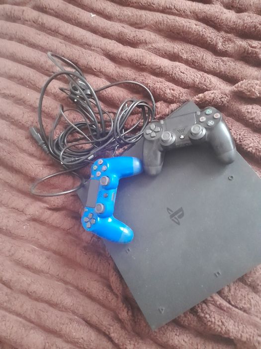 Ps4 PRO с карей новый