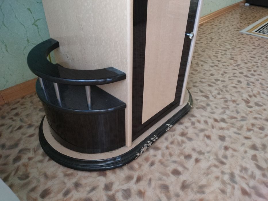 Стол обеденный большой