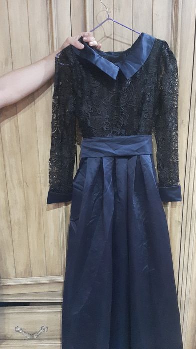 Платье б/у. В хорошем состоянии.