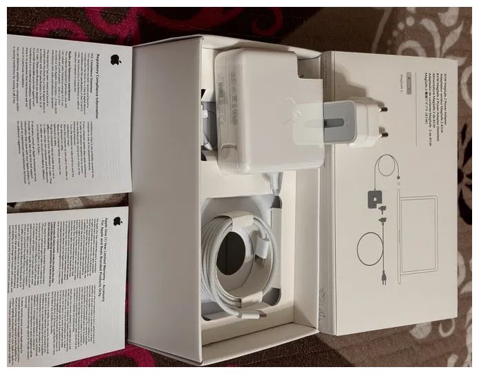 - от MacBook 45W - зарядка, блок питания, щнур макбука