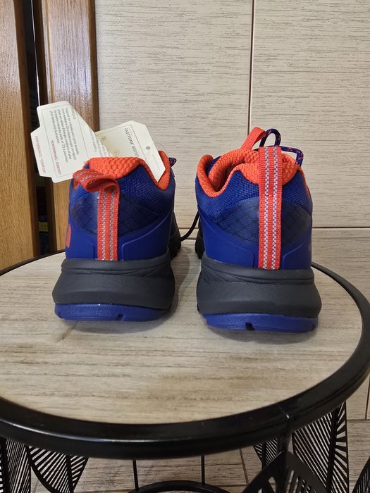 Bocanci munte, drumetie, trekking shoes North Face, marime 38.5