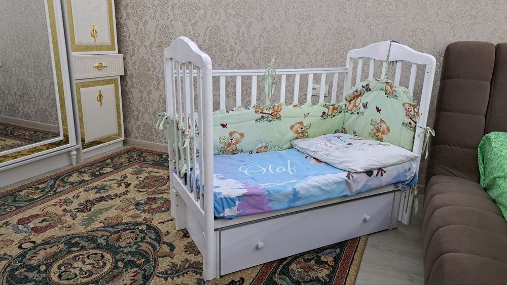 Детская кроватка маятник с ящиками. Комплект фул.