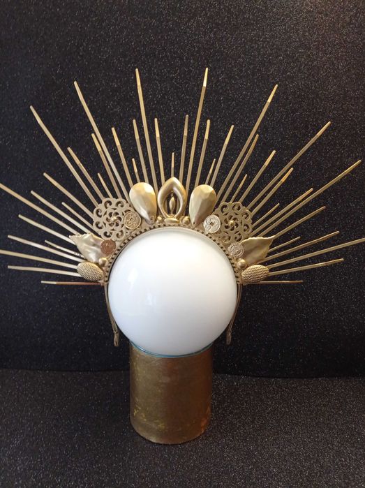 Корони, диадеми  рьчно изработени