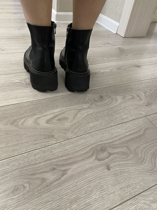 Продам ботинки женские челси