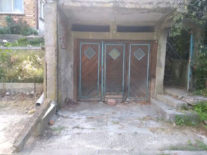 Дава се под наем Гараж / Паркомясто в Габрово, Лисец - 300 кв.м за 30.6 € - Снимка #1