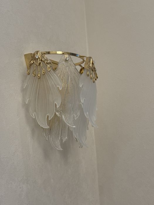 Срочно продам люстрю и 4 бра