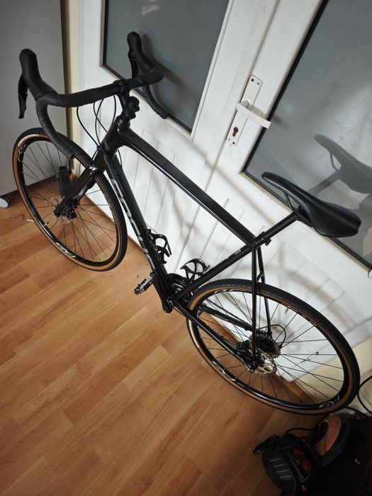 Bicicleta gravel Focus Paralane