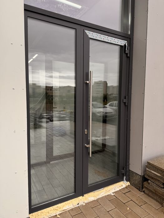 Алюминиевые двери , пластиковые двери