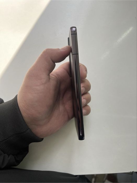 Самсунг S22.   128