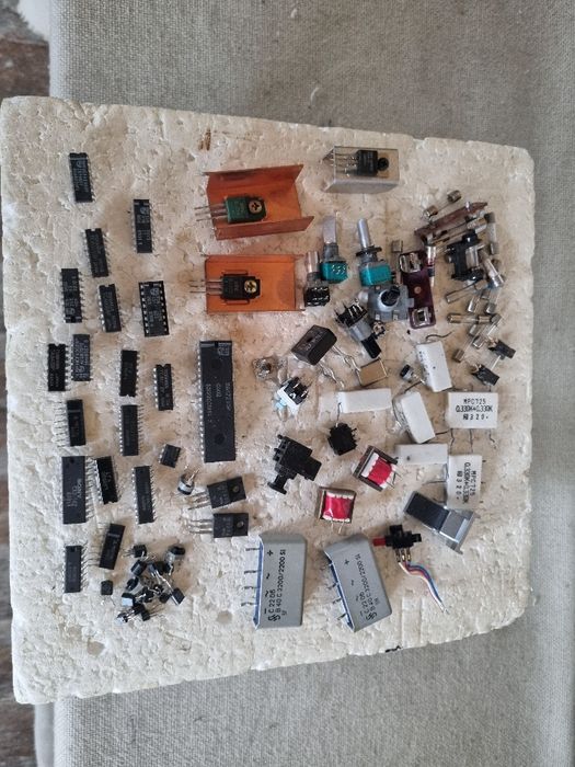 Pachet dif piese, componente, Integrate, etc. Perfecta stare.