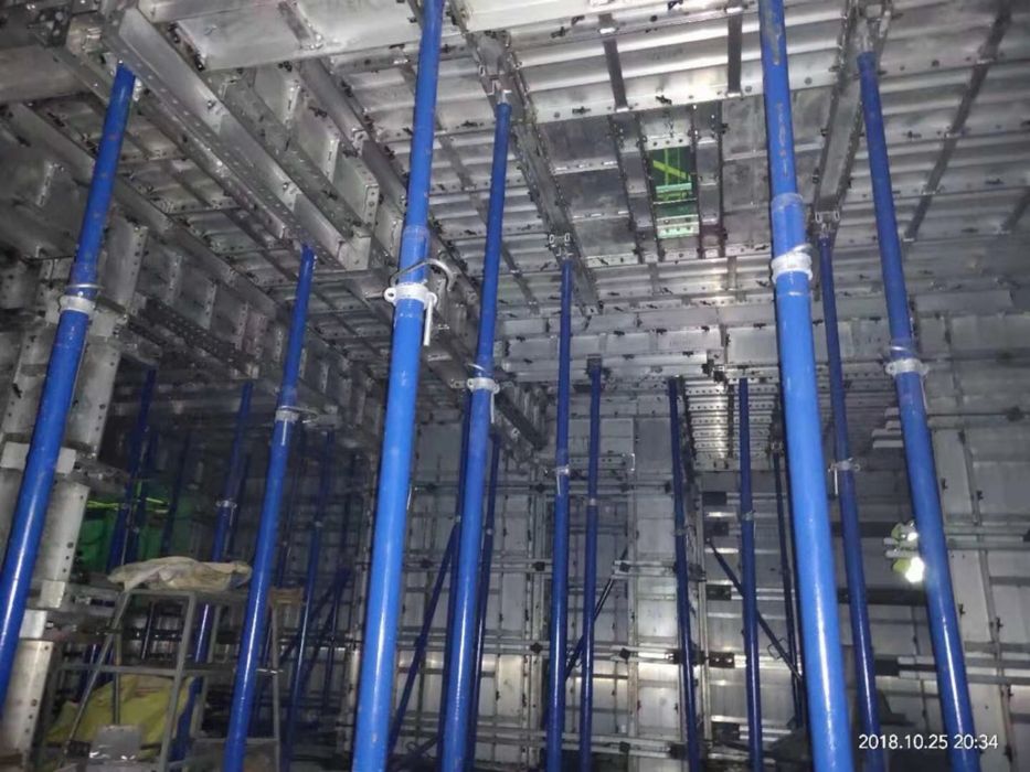 Стойки телескопические и леса в аренду