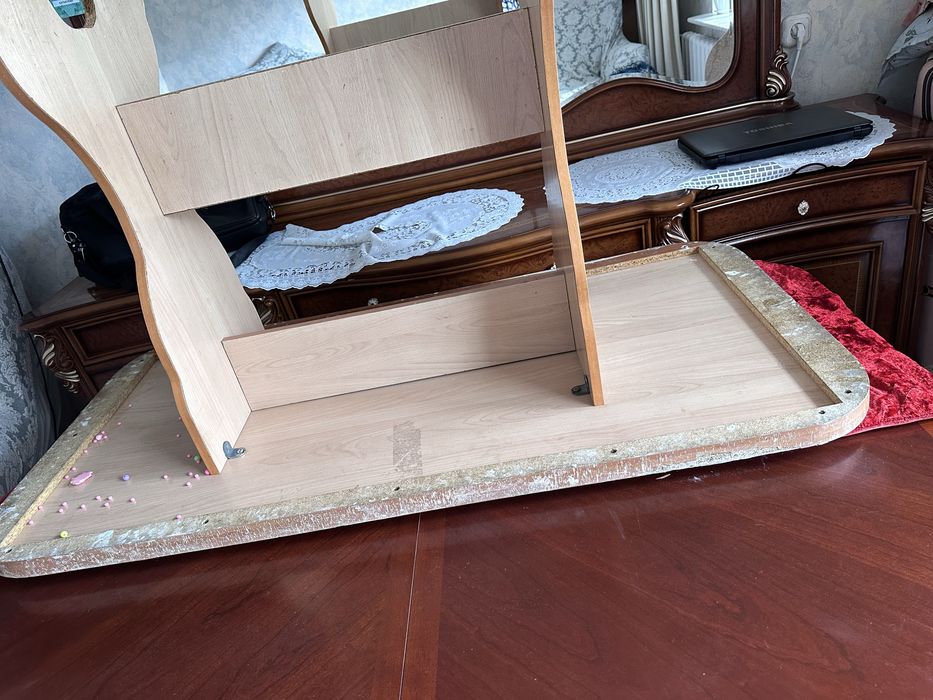 Кухонный стол продам срочно
