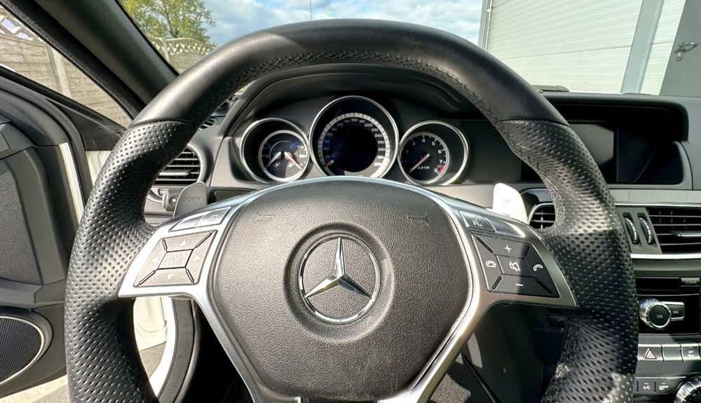 Mercedes Benz W204 6.3 AMG