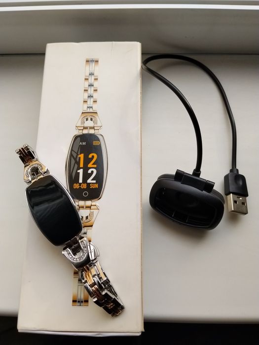 Смарт часы в идеальном состоянии.