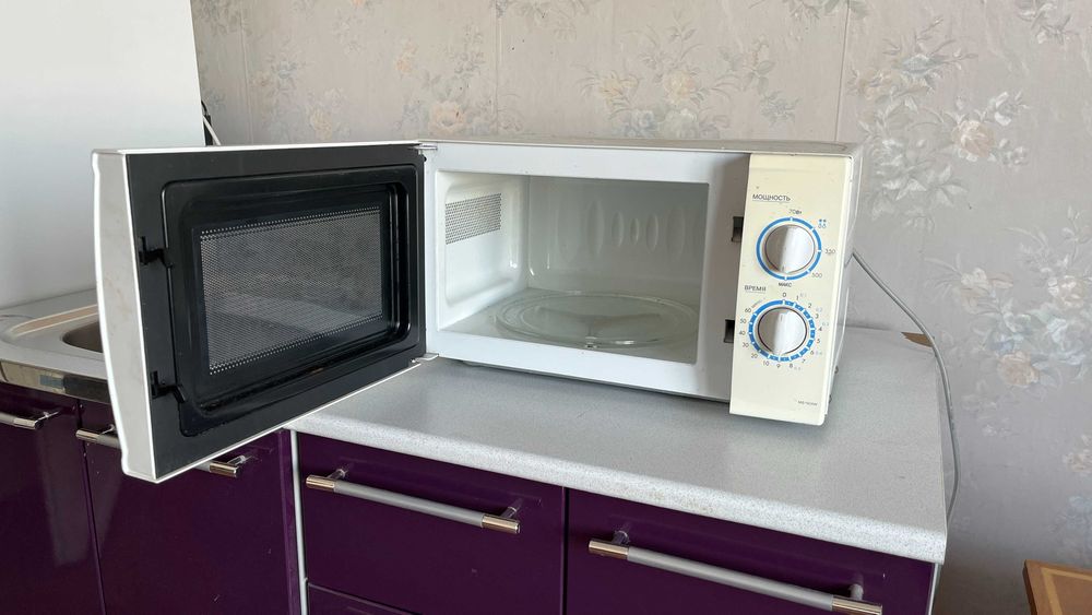 Микроволновка, б/у, рабочая