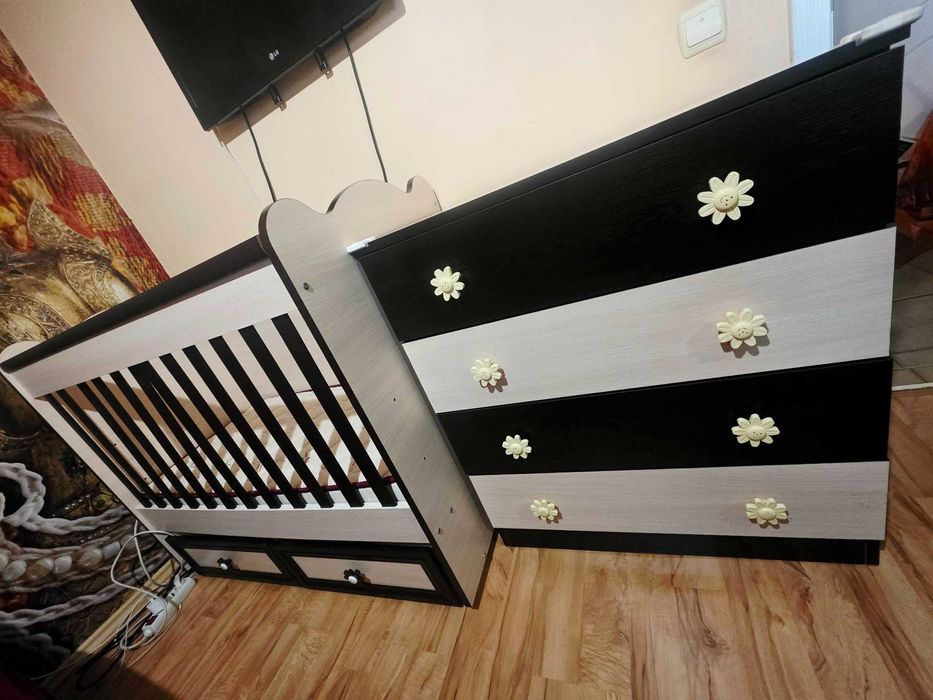 Детска кошара/легло с матрак и скрин