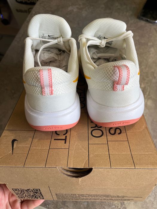 Nike бели маратонки дамски 38