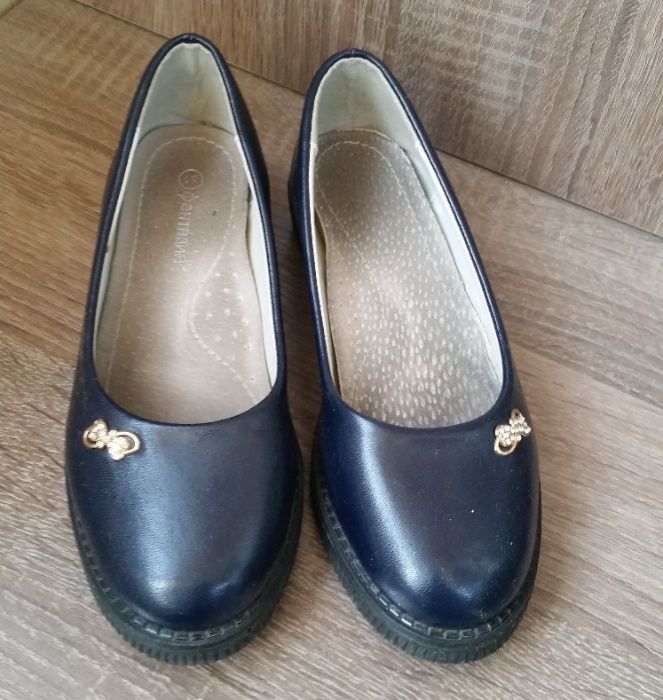 Продам туфли для девочки 31 размер