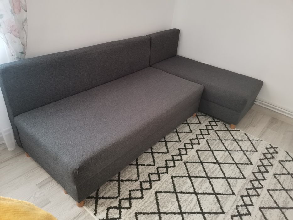 Vând  colțar extensibil și set living canapea+fotoiu+masuta